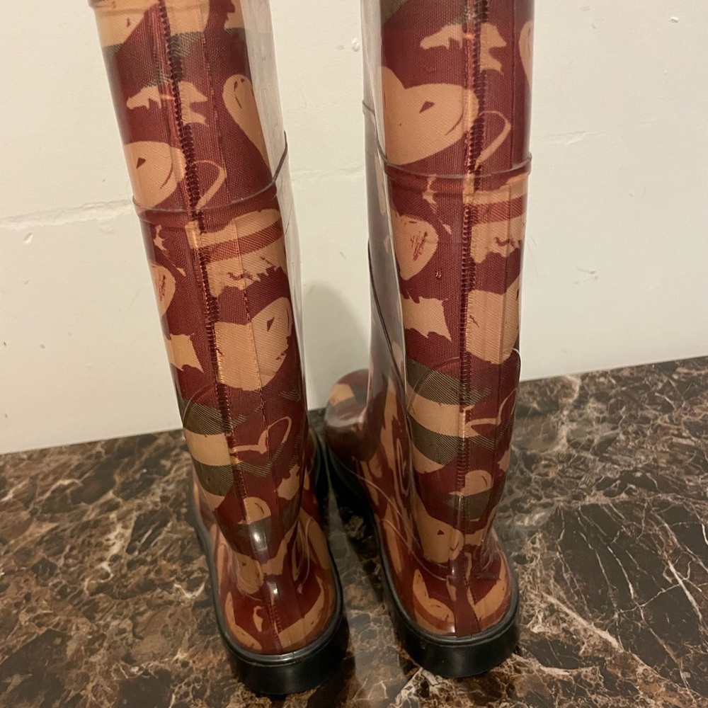 Stylish Red and Brown Patterned Rain Boots - Picture 4 of 7